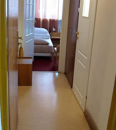 ホテル セントラム コンファレンシネ Ibib Pan ワルシャワ 部屋 写真