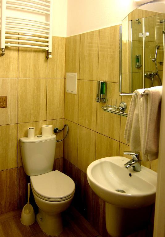 ホテル セントラム コンファレンシネ Ibib Pan ワルシャワ 部屋 写真
