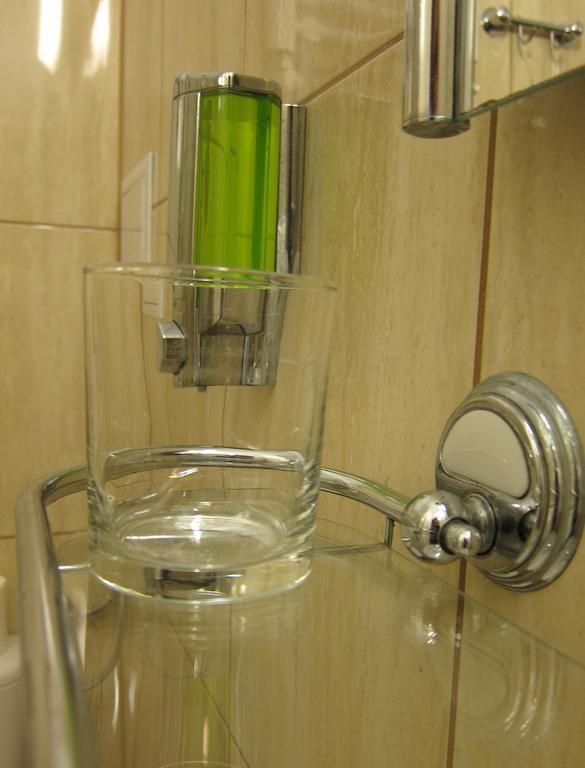 ホテル セントラム コンファレンシネ Ibib Pan ワルシャワ 部屋 写真