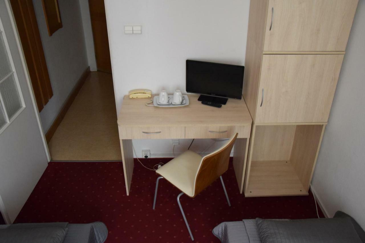 ホテル セントラム コンファレンシネ Ibib Pan ワルシャワ エクステリア 写真